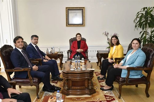 Aile ve Sosyal Hizmetler Bakanı Sayın Derya Yanık, Valimiz Sayın H. Kürşat Kırbıyık’ı ziyaret etti.